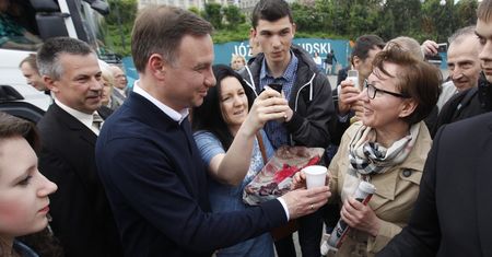 Obietnice Andrzeja Dudy. Niższe emerytury i nieznaczne podwyżki w pensji