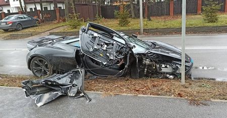 18-latek rozbił w Otwocku mclarena za 1,6 mln zł. Ojciec tłumaczy, jak to się stało