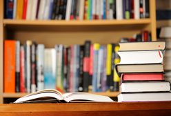 Na co zwracamy uwagę kupując książki i płyty przez internet? Raport UOKIK