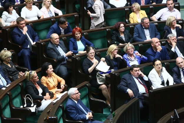 Sejm: poprawki do projektu o TK, opozycja oburzona trybem prac