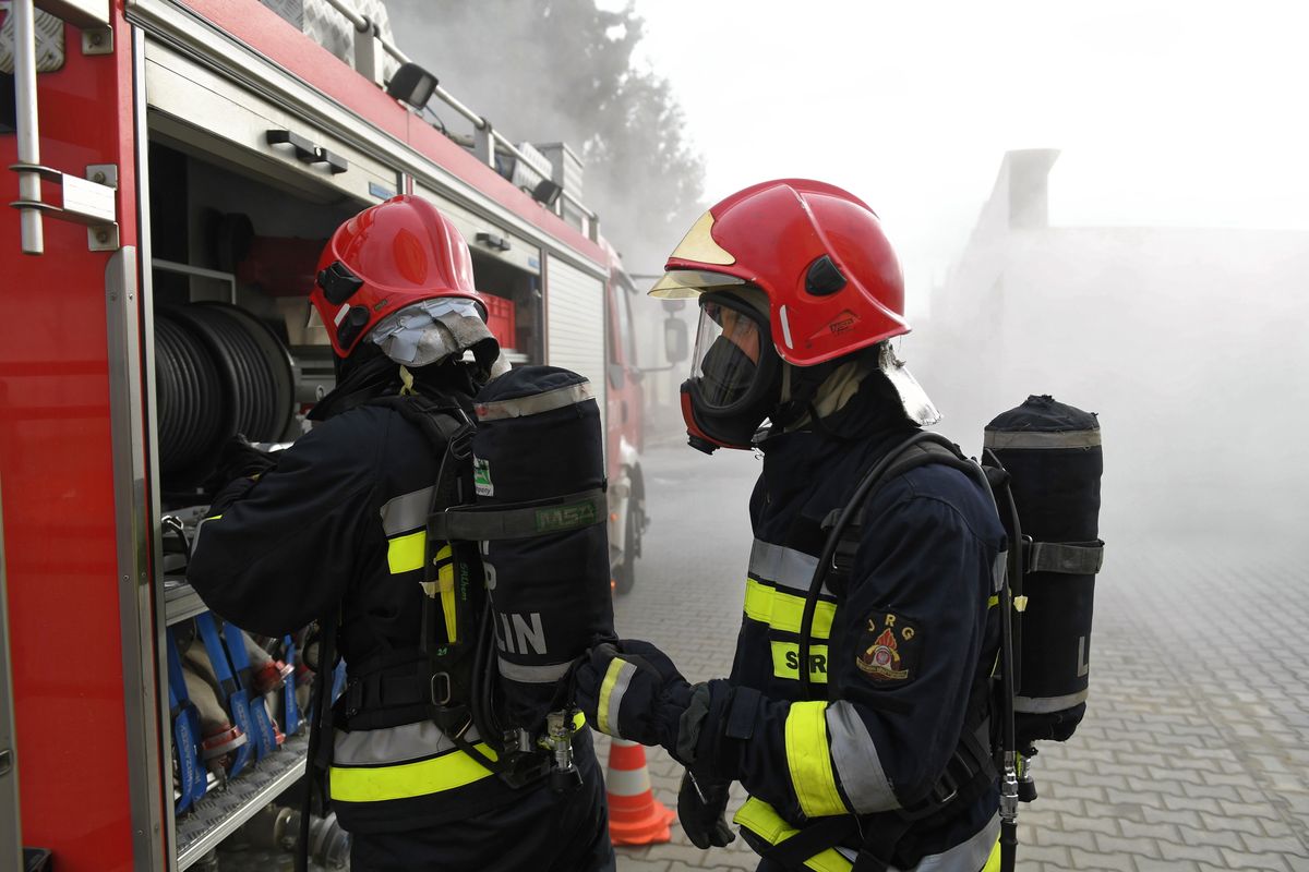 Pożar pustostanu w Ełku. Znaleziono ciała dwóch osób