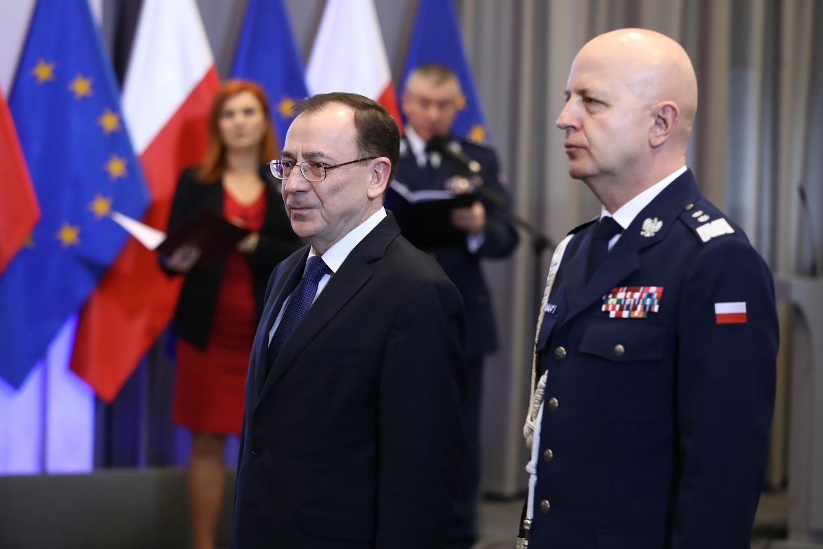 Gen. Jarosław Szymczyk i szef MSWiA Mariusz Kamiński ukrywają ważne dane na temat policji. 