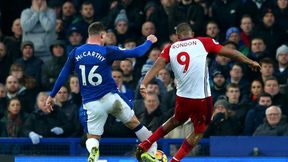 Piłkarz Evertonu, który doznał złamania otwartego podczas meczu, jest już po operacji