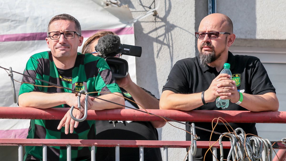 WP SportoweFakty / Arkadiusz Siwek / Na zdjęciu: prezydent Rybnik Piotr Kuczera, obok wiceprezes ROW-u Maciej Kołodziejczyk.