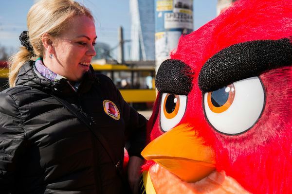 Red z "Angry Birds Film" tegorocznym ambasadorem Międzynarodowego Dnia Szczęścia