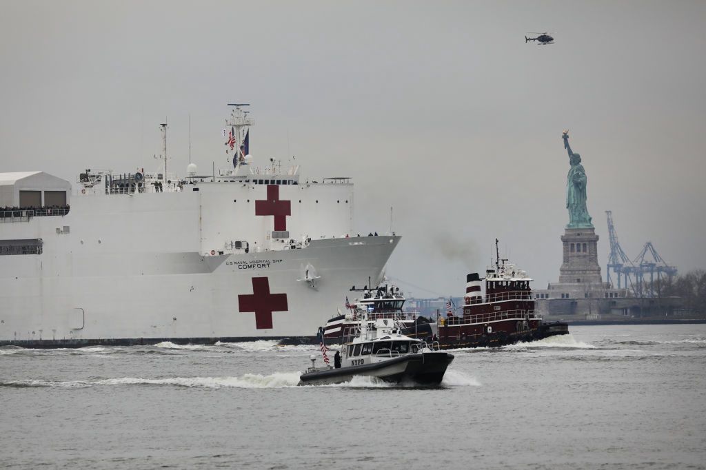 Koronawirus w USA. Olbrzymi okręt-szpital w Nowym Jorku stoi prawie pusty