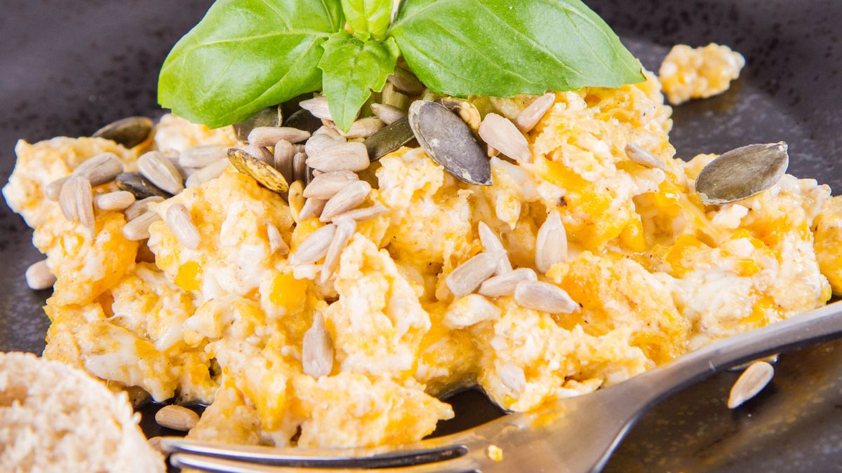 Austriacka jajecznica z pestkami dyni – sekret smaku Styrii