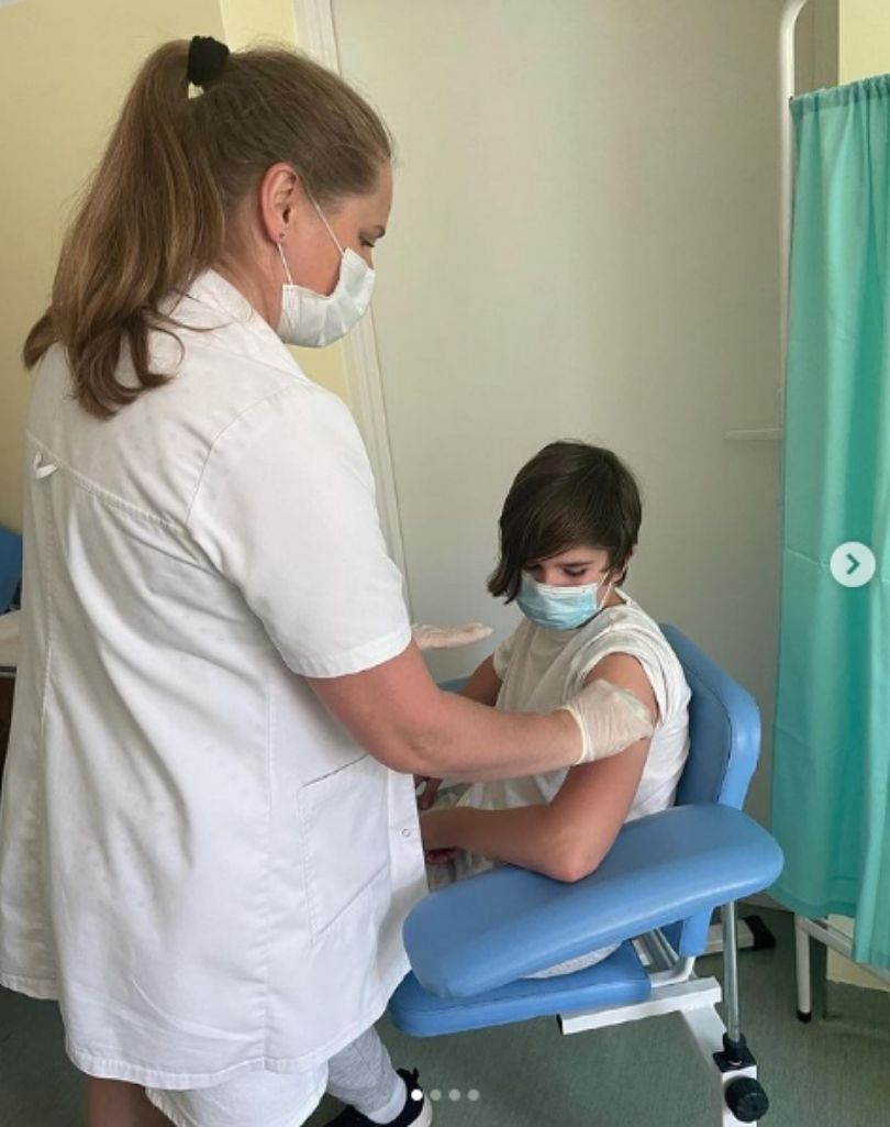 Joanna Racewicz odpowiada na negatywne komentarze po zaszczepieniu 13-letniego syna