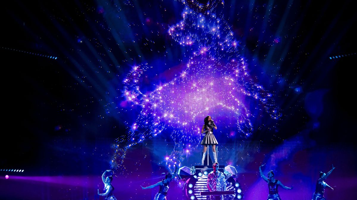 Ireland's Emmy performs the song "Laika Party" during the second semi-final of the 69th Eurovision Song Contest (ESC) in Basel, Switzerland, 15 May 2025. The grand final of the ESC 2025 is scheduled for 17 May. EPA/GEORGIOS KEFALAS Dostawca: PAP/EPA.