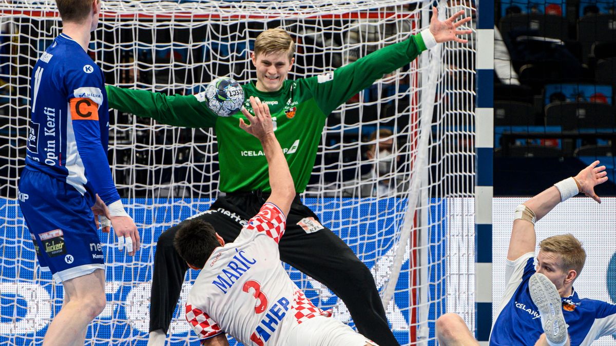 PAP/EPA / Na zdjęciu: Marino Marić oddający rzut na bramkę