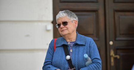 Warszawa. "Babcia Kasia" chciała zablokować furgonetkę antyaborcyjną. Akcja policji