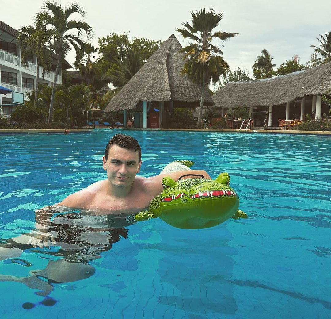 Conan Kaźmierski na basenie