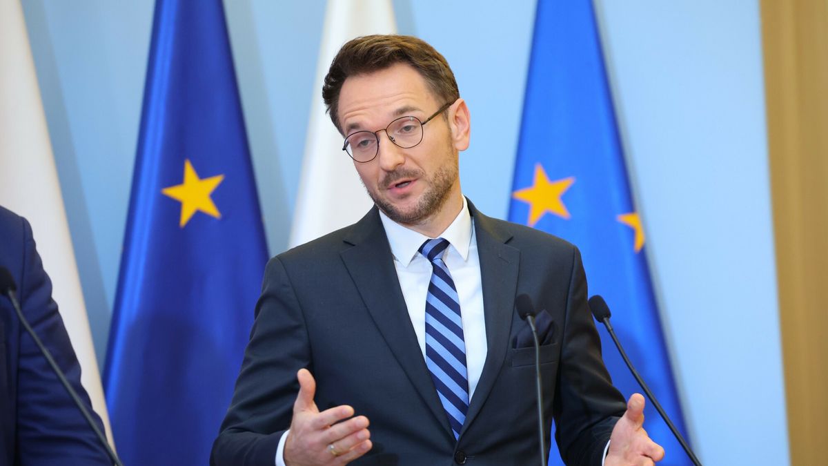 Konferencja premiera Mateusza Morawieckiego i ministr�w
11.10.2022 Warszawa Konferencja premiera Mateusza Morawieckiego, ministra aktywow panstwowych Jacka Sasina, minister srodowiska Anny Moskwy i ministra rozwoju i technologii Waldemara Budy 
fot. Jacek Dominski/REPORTER
n/z: Waldemar Buda
Jacek Dominski/REPORTER