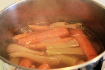 To warzywo trafia na talerz od dziecka. Bogactwo karotenu