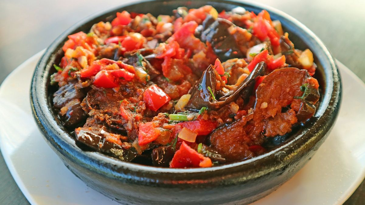 Rozgrzewający gruziński kociołek z warzywami.