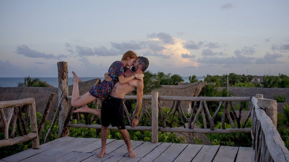 Słynny pocałunek z Times Square powielony w różnych miejscach na świecie 1