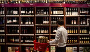 Alkohol mocno promowany. Przez 5 miesięcy 400 tys. razy promowano trunki w polskich sklepach