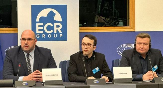 Olechowski i Pereira w europarlamencie o wolności słowa. "TVN działa na granicy prawa"