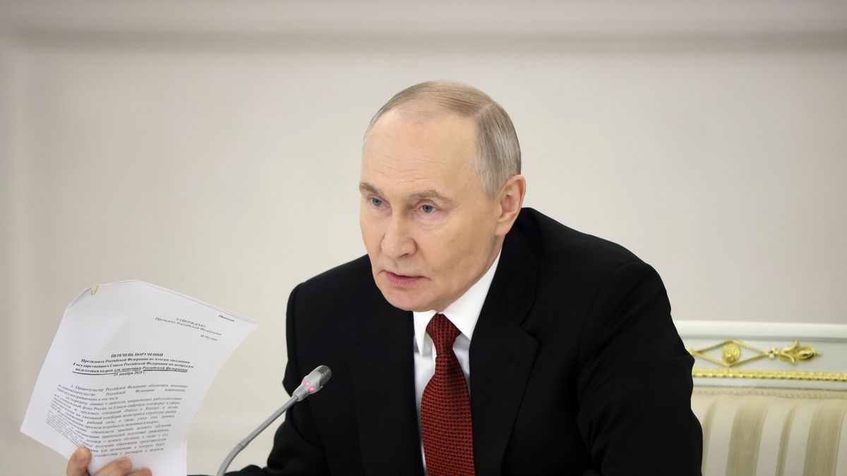 MOSCOW, RUSSIA - DECEMBER 25: Russian President Vladimir Putin holds his documents during the State Council Meeting at the Saint George's Hall of the Kremlin, on December 25, 2025 in Moscow, Russia. Putin gathered governors, cabinet members and parties leaders for the State Council meeting, the main topic of which was personnel training. (Photo by Contributor/Getty Images)