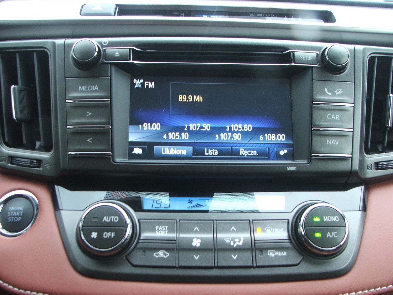 Toyota RAV4 - panel centralny