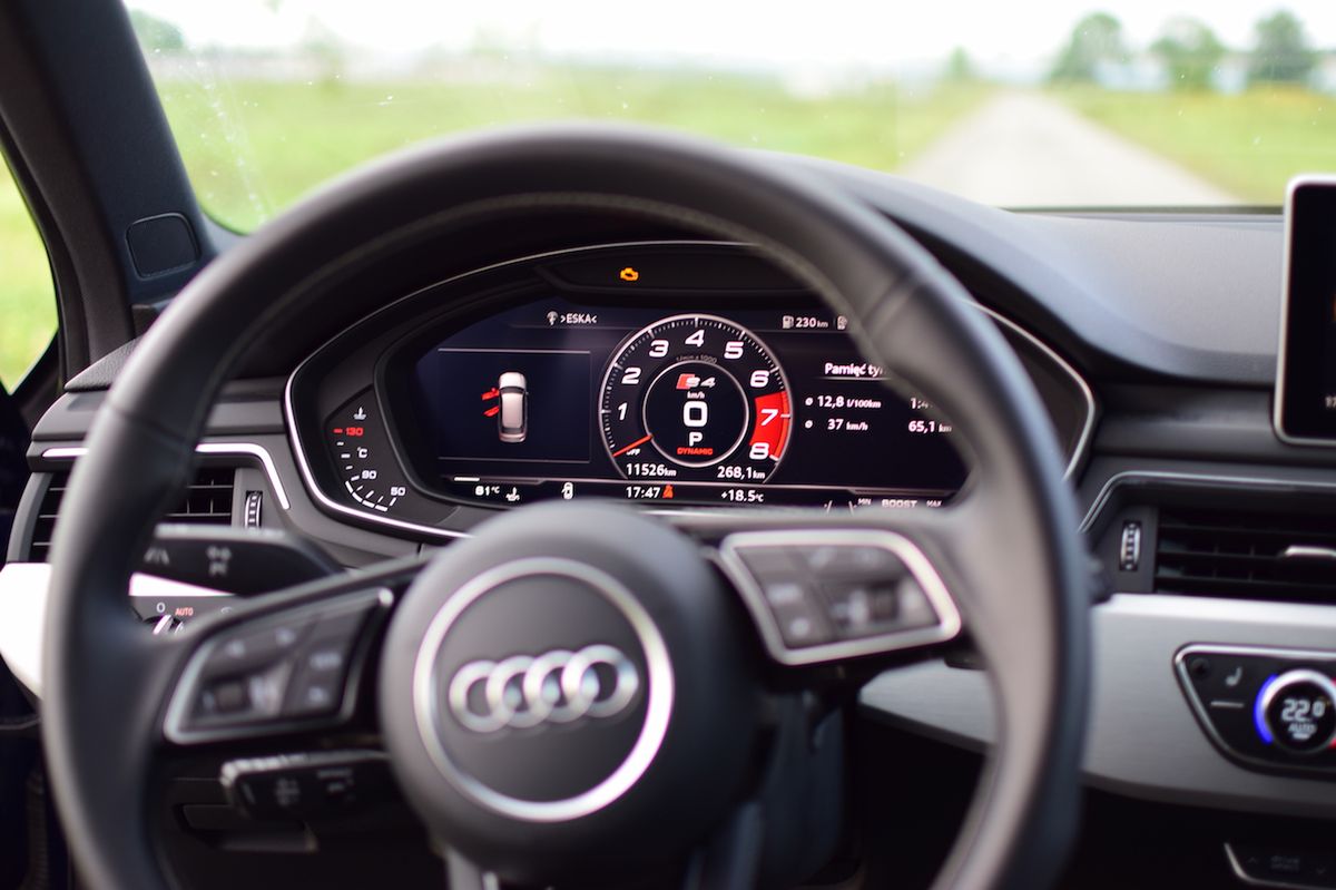 Pojechałem Audi na parking, a komputer pomógł mi zaparkować