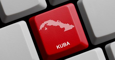 Nowy sposób na walkę z cenzurą: Kubańczycy kupują Internet na dyskach