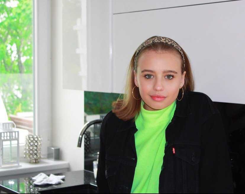 Oliwia Bieniuk pozuje jak Anna Przybylska