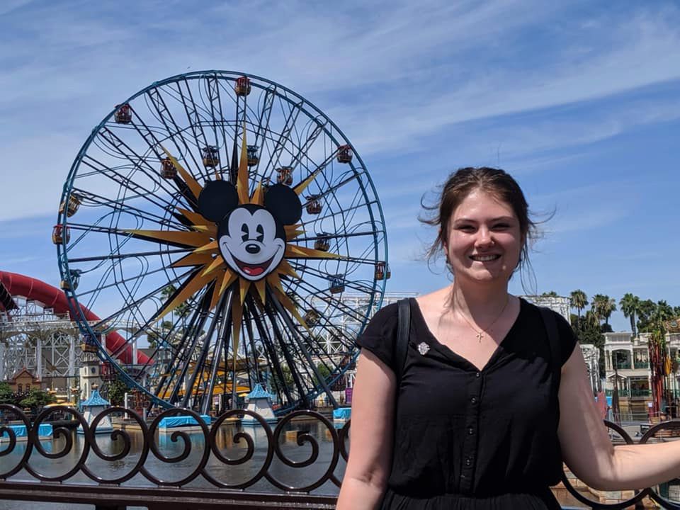 26-latka dochodziła do siebie w domu rodzinnym po złamaniu nogi