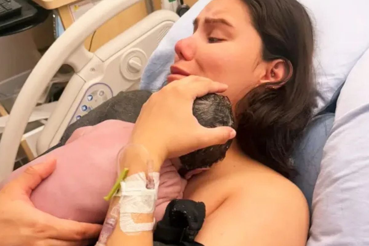 Poród, którego nikt nie zauważył. Dziecko leżało pod kocami