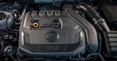 Nowy silnik do Golfa jest o 5 KM mocniejszy i 4400 zł droższy. Różnica tkwi w technice