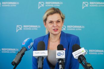 Zakaz telefonów komórkowych w szkołach od września. "Decyzja przyspieszona"