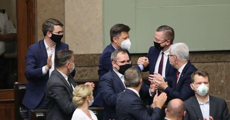 Dworczyk, Sasin i Kamiński zostają. Porozumienie czeka na sąd