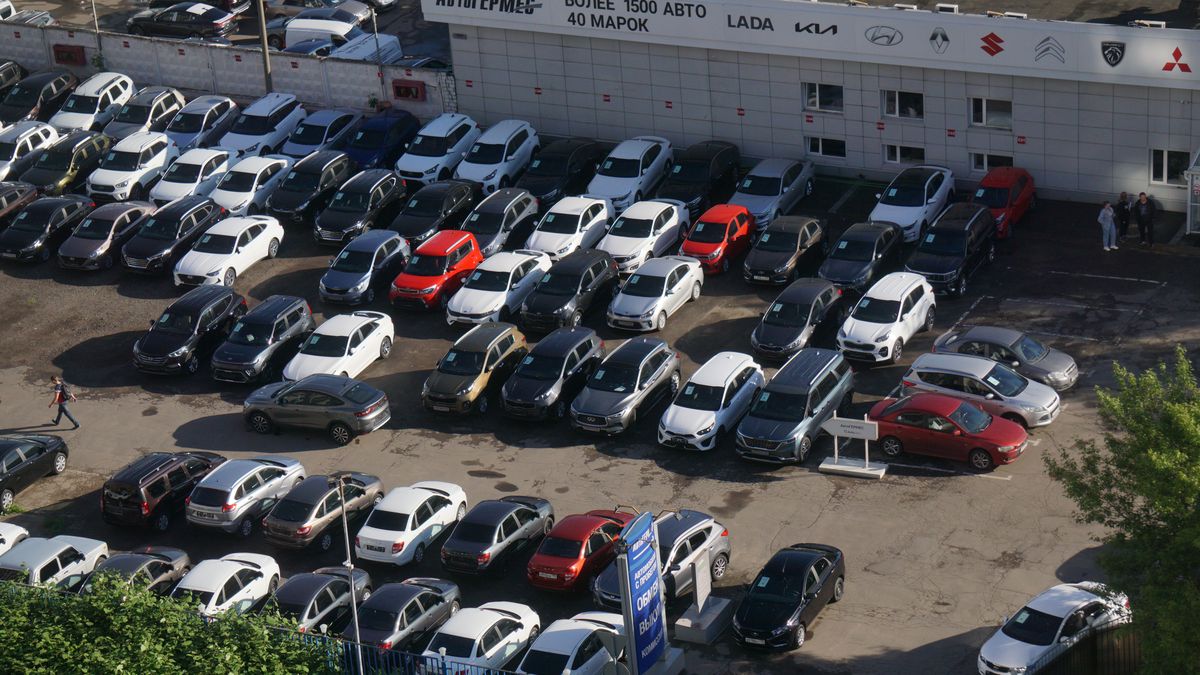Rosyjski rynek aut w zapaści. Dealerzy na krawędzi upadku