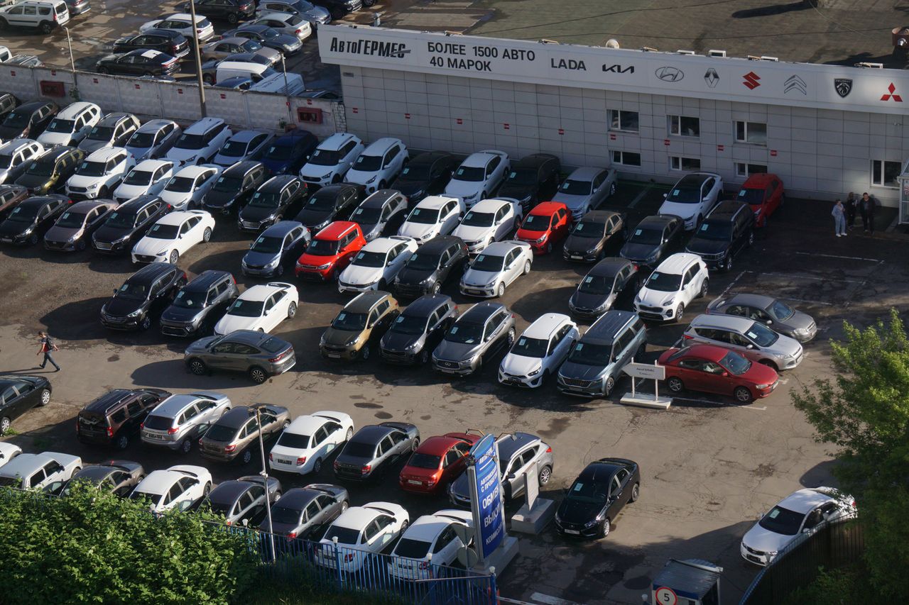 Rosyjski rynek aut w zapaści. Dealerzy na krawędzi upadku