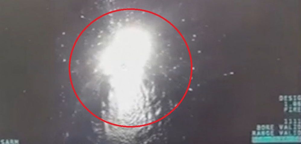 Zdjęcie kadru z nagrania momentu uderzenia rosyjskiej fregaty na Morzu Czarnym 
