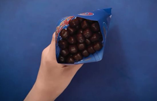 Format unpackingu przeniesiony do reklamy Grześków Tyci