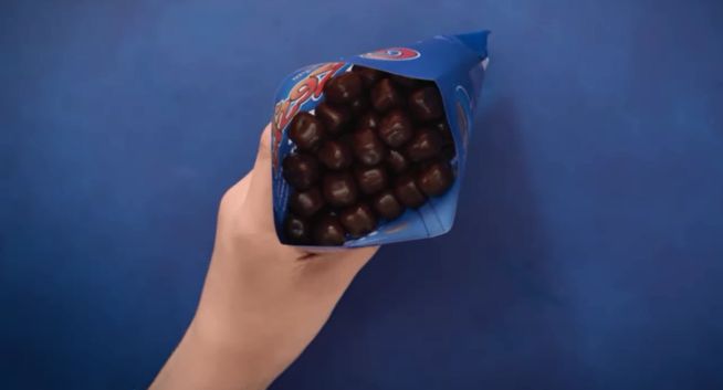 Format unpackingu przeniesiony do reklamy Grześków Tyci