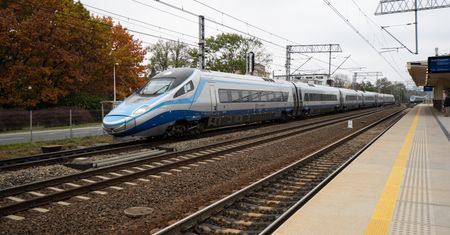 Wakacyjny rozkład jazdy PKP 2023. Nowe połączenia i powrót popularnych tras