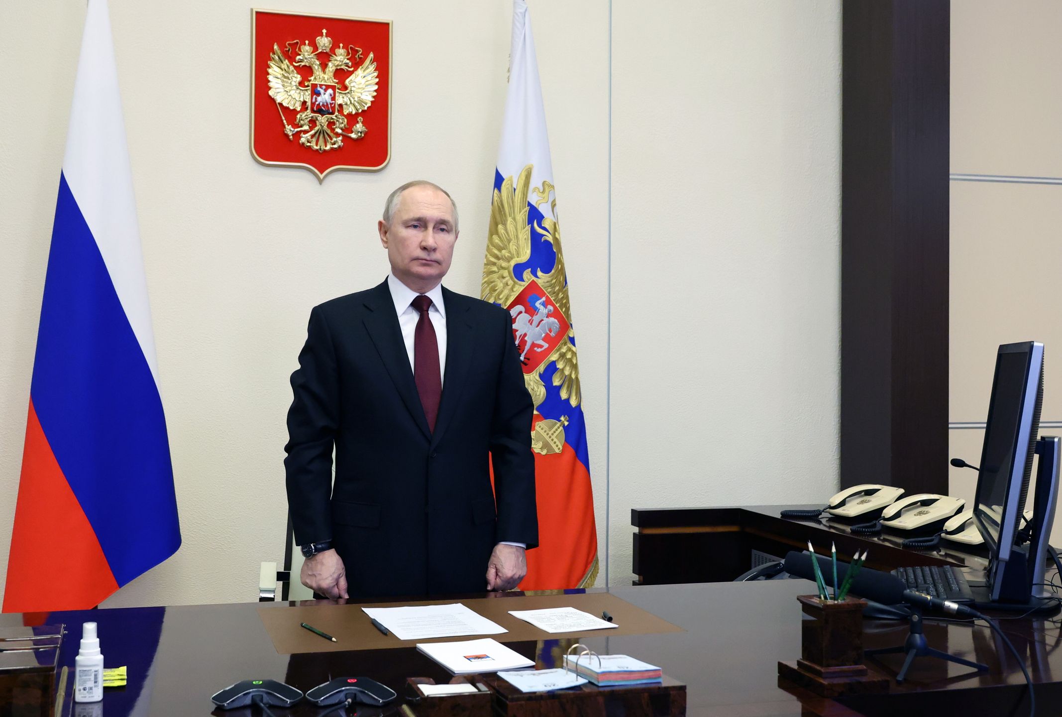 Russian President Vladimir Putin takes part in ceremony to commission new warships into the Russian navy, via a video link at the Novo-Ogaryovo state residence, outside Moscow, Russia, 29 December 2022. The newly commissioned warships included the Grad corvette, the Anatoly Shlemov minesweeper and the Generalissimus Suvorov nuclear submarine. The submarine armed with Bulava nuclear-tipped intercontinental-ballistic missiles is the sixth submarine of the new Borei-class to join the Russian navy. EPA/MIKHAEL KLIMENTYEV / SPUTNIK /KREMLIN POOL MANDATORY CREDIT Dostawca: PAP/EPA.