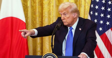 "Trump naprawdę wierzy w cła". Ekonomista mówi, jaki może być skutek wojny handlowej