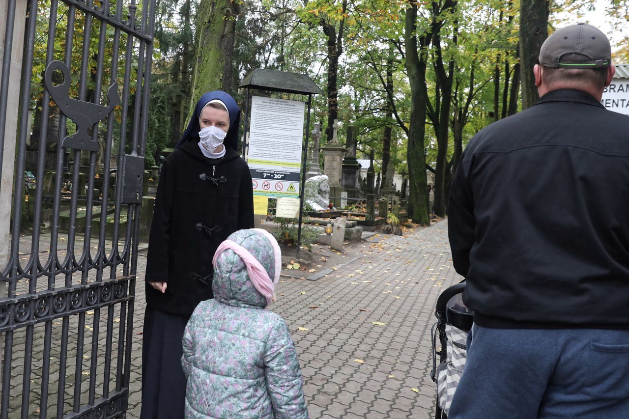 Wszystkich Świętych w cieniu koronawirusa. Artur Barciś: "Być może pierwszy raz od 30 lat nie będę kwestował"