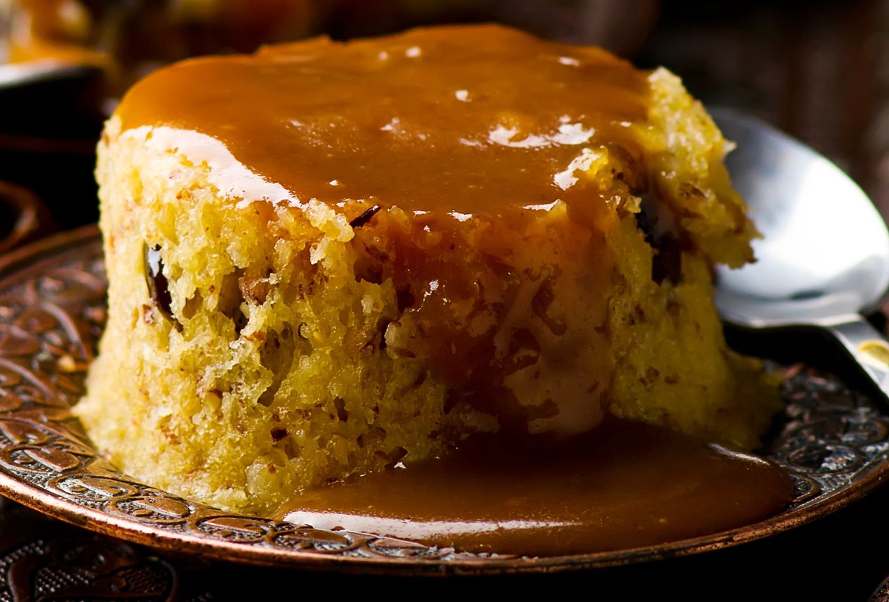 Biorę jajko, szklankę mleka i suche pączki. Po 20 minutach w piekarniku mam angielski deser