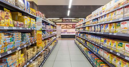Supermarkety są pełne manipulacji. Oto dlaczego przy wejściu zawsze są owoce i warzywa