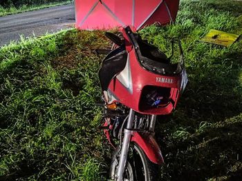 Tragiczny finał przejażdżki motocyklem. 43-letni mężczyzna zginął po uderzeniu w drzewo