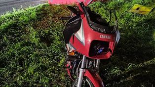 Tragiczny finał przejażdżki motocyklem. 43-letni mężczyzna zginął po uderzeniu w drzewo