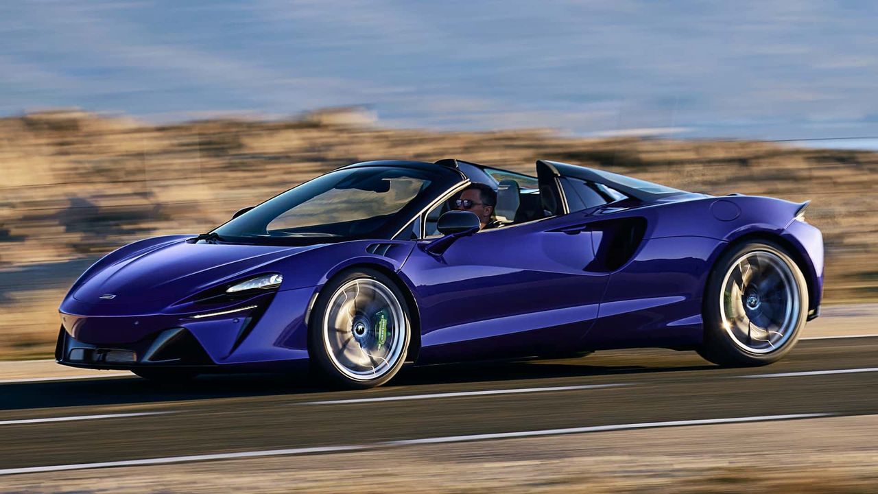 McLaren Artura zrzuca dach. Wygląda jeszcze lepiej niż coupe