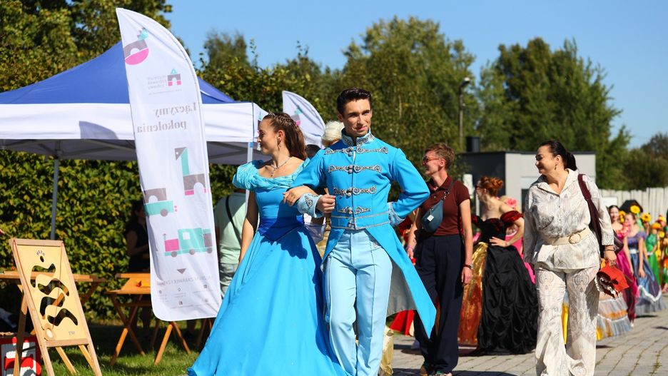 Tak wyglądała Bajkowa Parada Kieleckiego Teatru Tańca po Ogrodzie Botanicznym