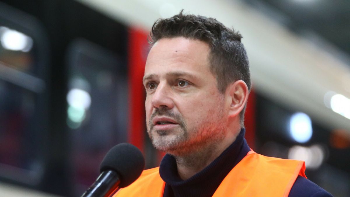 Wzrosła pensja prezydenta Warszawy Rafała Trzaskowskiego 