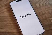 Revolut na smartfonie, fot. unsplash