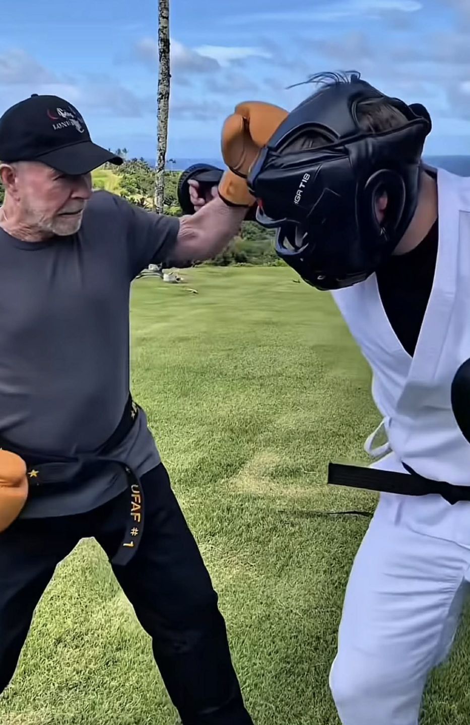 Kadry z ostatniego posta Chucka Norrisa